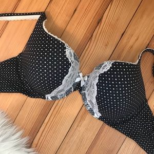 NWOT 32DD Victoria’s Secret Perfect Shape Bra